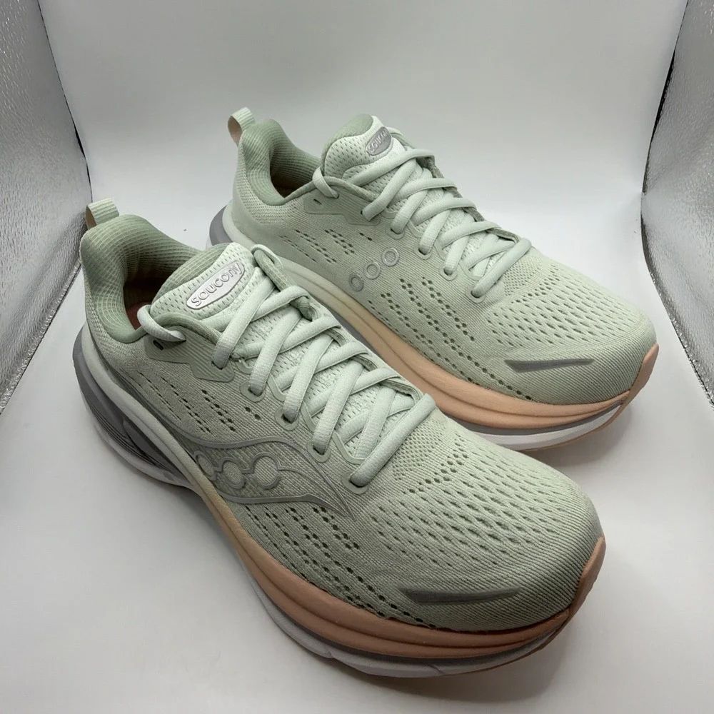 Saucony Womens Hurricane 25 Comfortable Athletic Shoes Mist Cameo Size 8.5. New